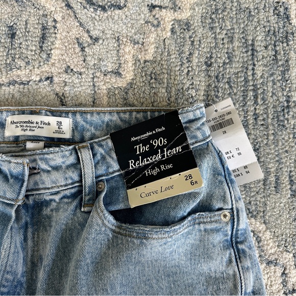 Curve Love High Rise 90s Relaxed Jean NWT - Picture 10 of 15